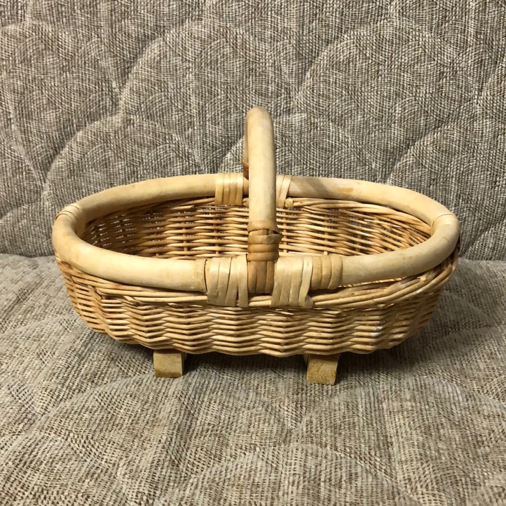 HANDMADE WOVEN BASKET DECORATION